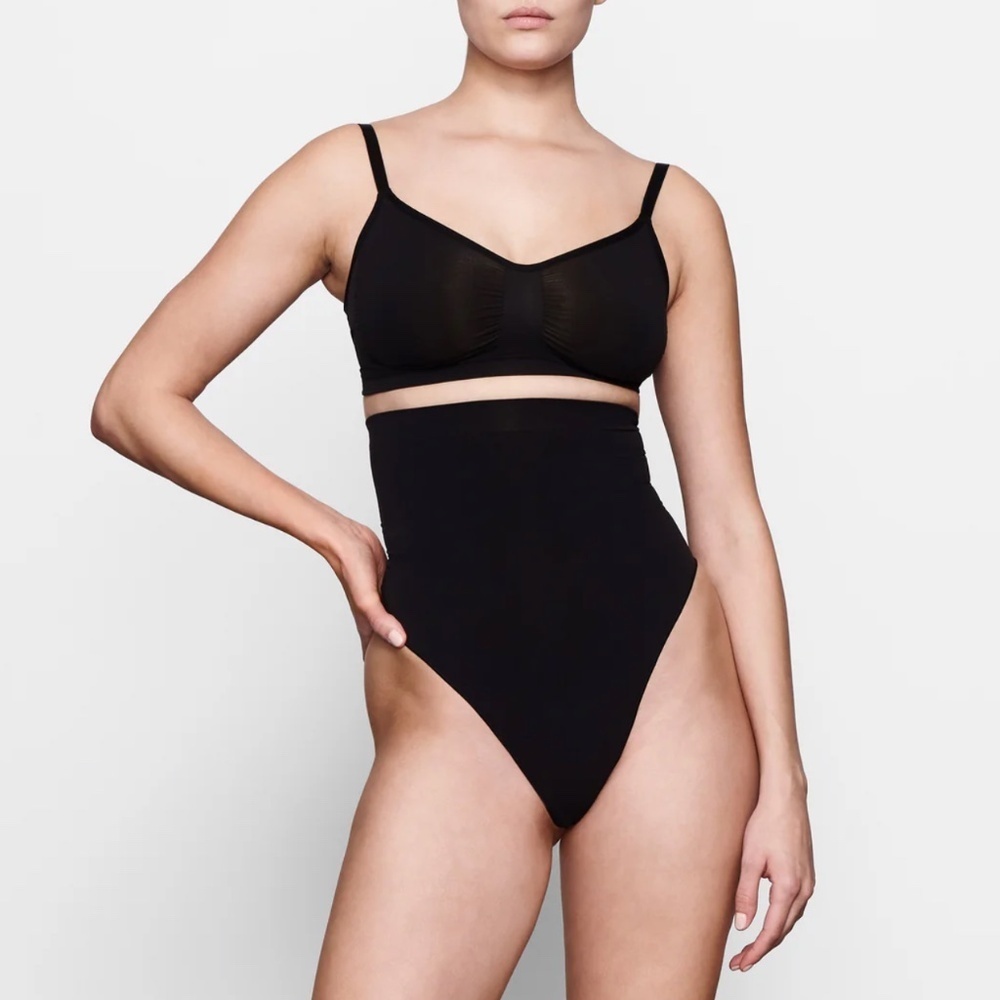 NEW SKIMS Seamless Sculpt High‎ Waisted-Thong Onyx Size M